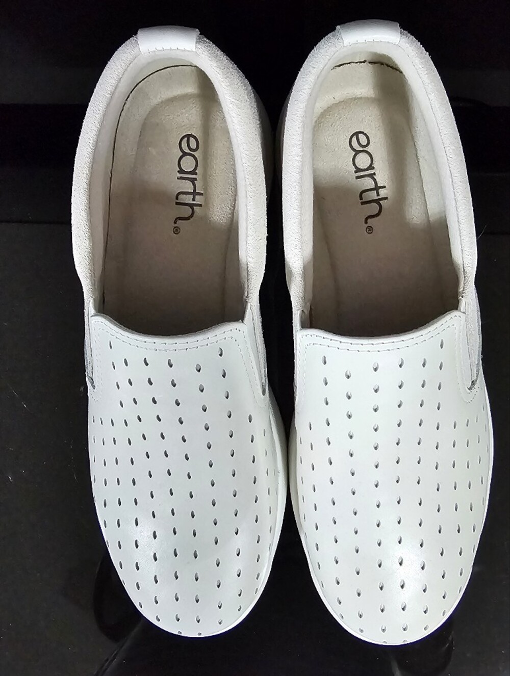 Earth Nel Laser Women’s White Perforated Slip-On Loafers Leather Upper - 8M